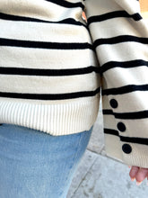 Load image into Gallery viewer, Classique Stripped sweater
